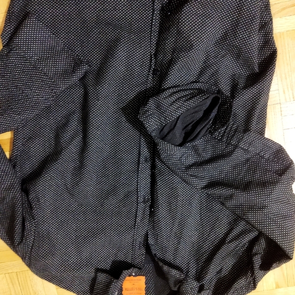 Hi Im selling couple of shirts and t shirts Size Medium.... - Picture 1 of 8